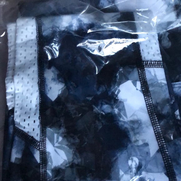 Marika Black/Jigsaw Ava Aeon Capri-18” inseam - Picture 7 of 8